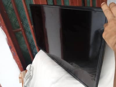 32 inches LED screen