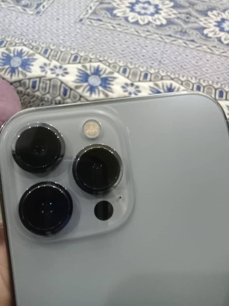 Apple iPhone 13 Pro Max 3