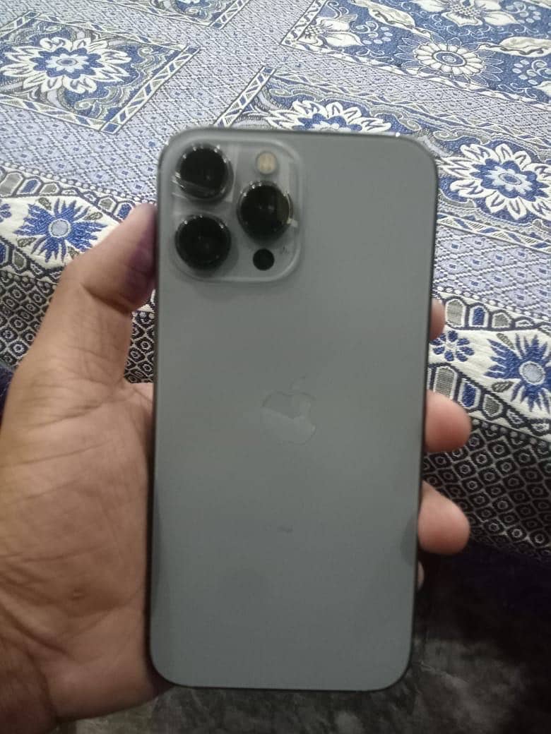 Apple iPhone 13 Pro Max 4
