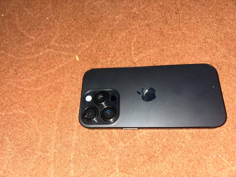 Apple iPhone 16 Pro 1