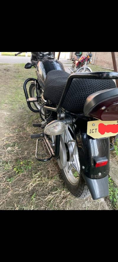 Suzuki GS 150SE, Black Color