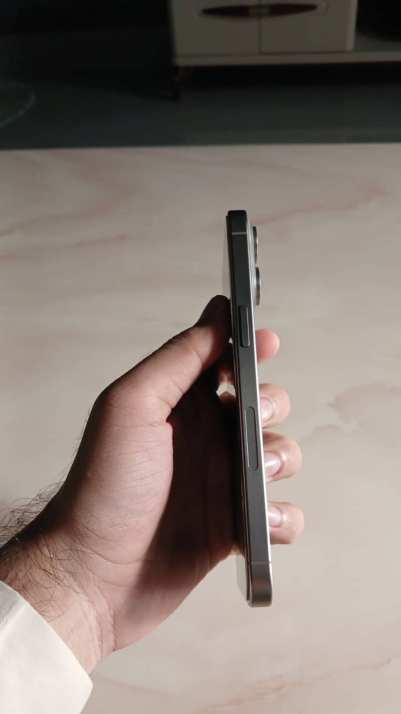 Apple iPhone 15 Pro Max 2