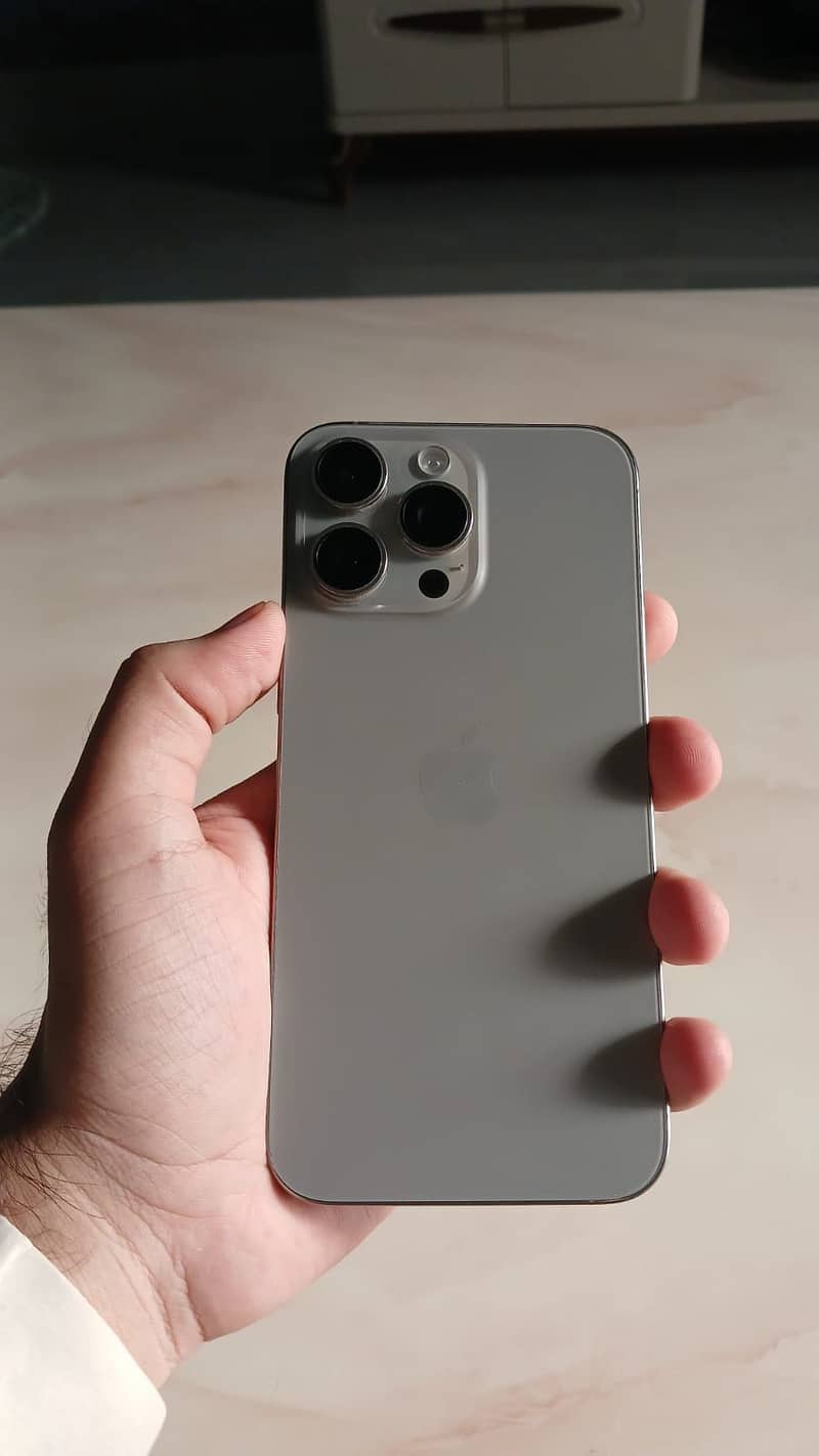 Apple iPhone 15 Pro Max 4