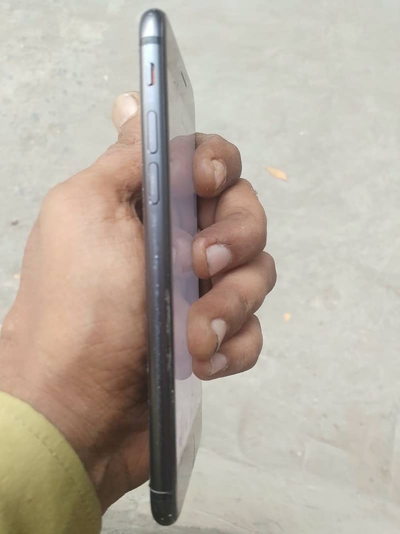 Apple iPhone 8 1