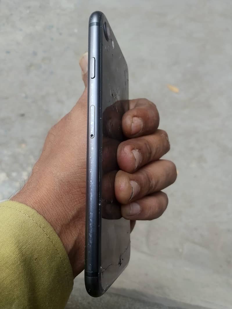 Apple iPhone 8 3