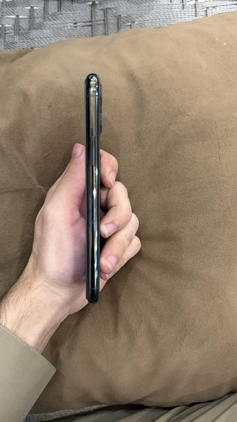 Apple iPhone 11 Pro 9