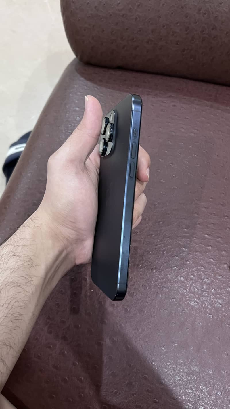 Apple iPhone 15 Pro Max 2