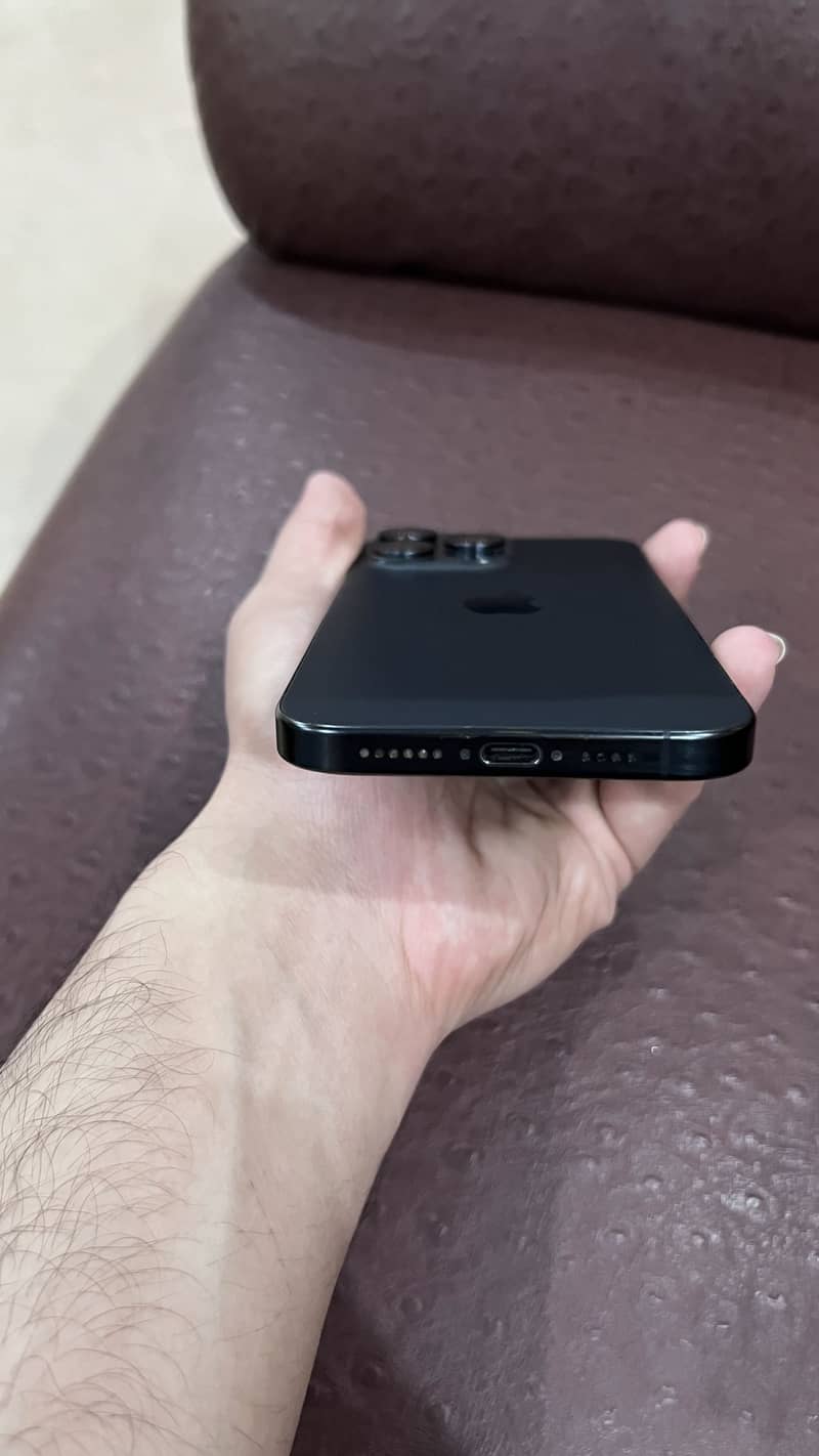 Apple iPhone 15 Pro Max 3