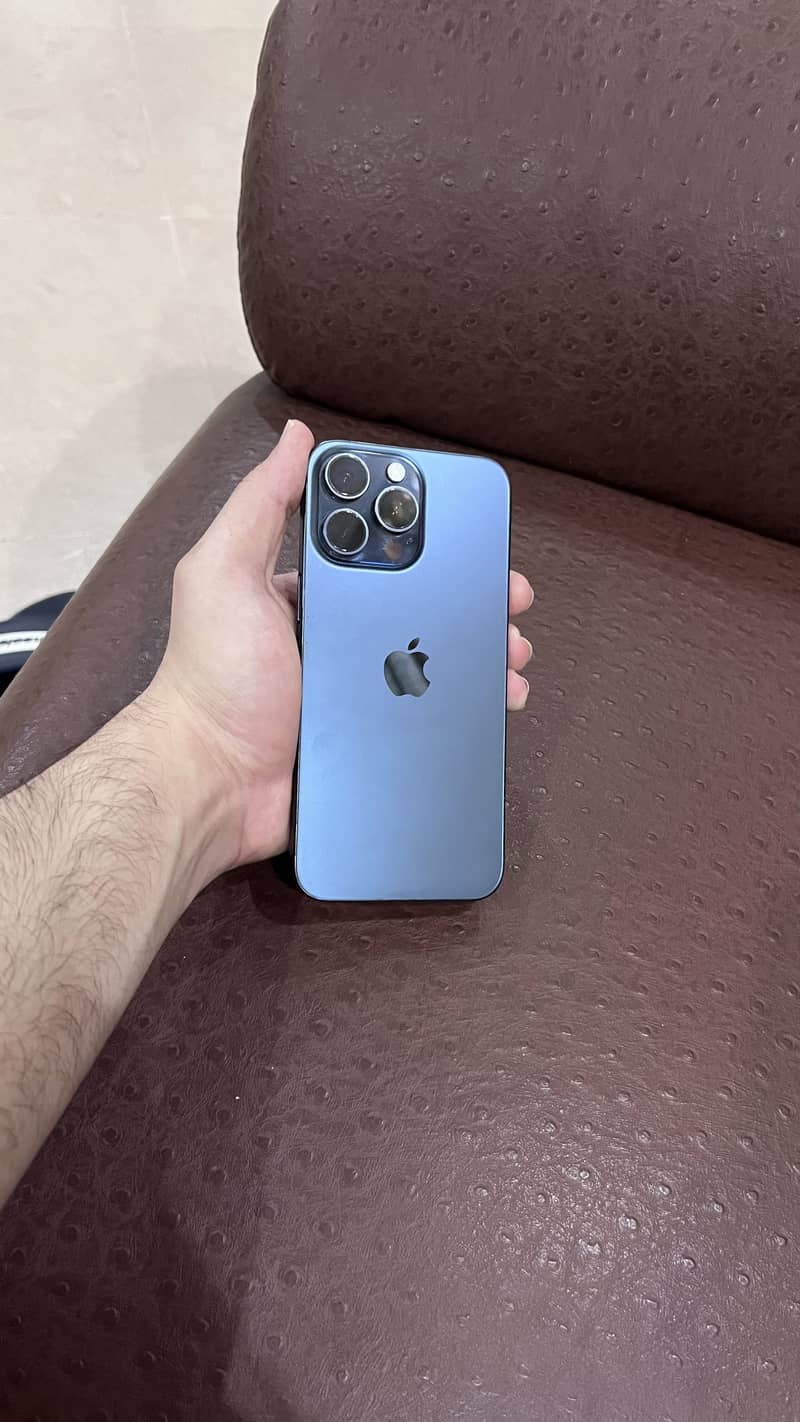 Apple iPhone 15 Pro Max 4