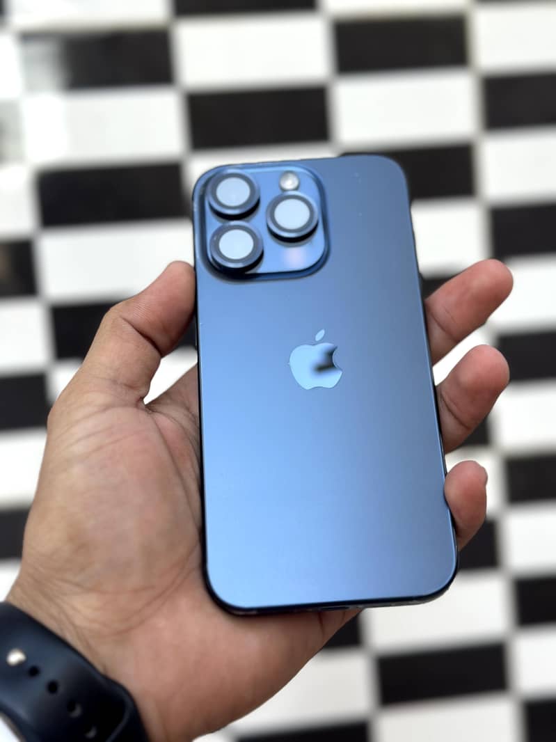 Apple iPhone 15 Pro 2