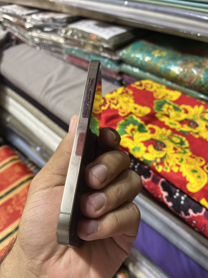 Apple iPhone 14 Pro 4