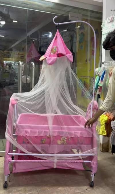 baby swing jhulaa available