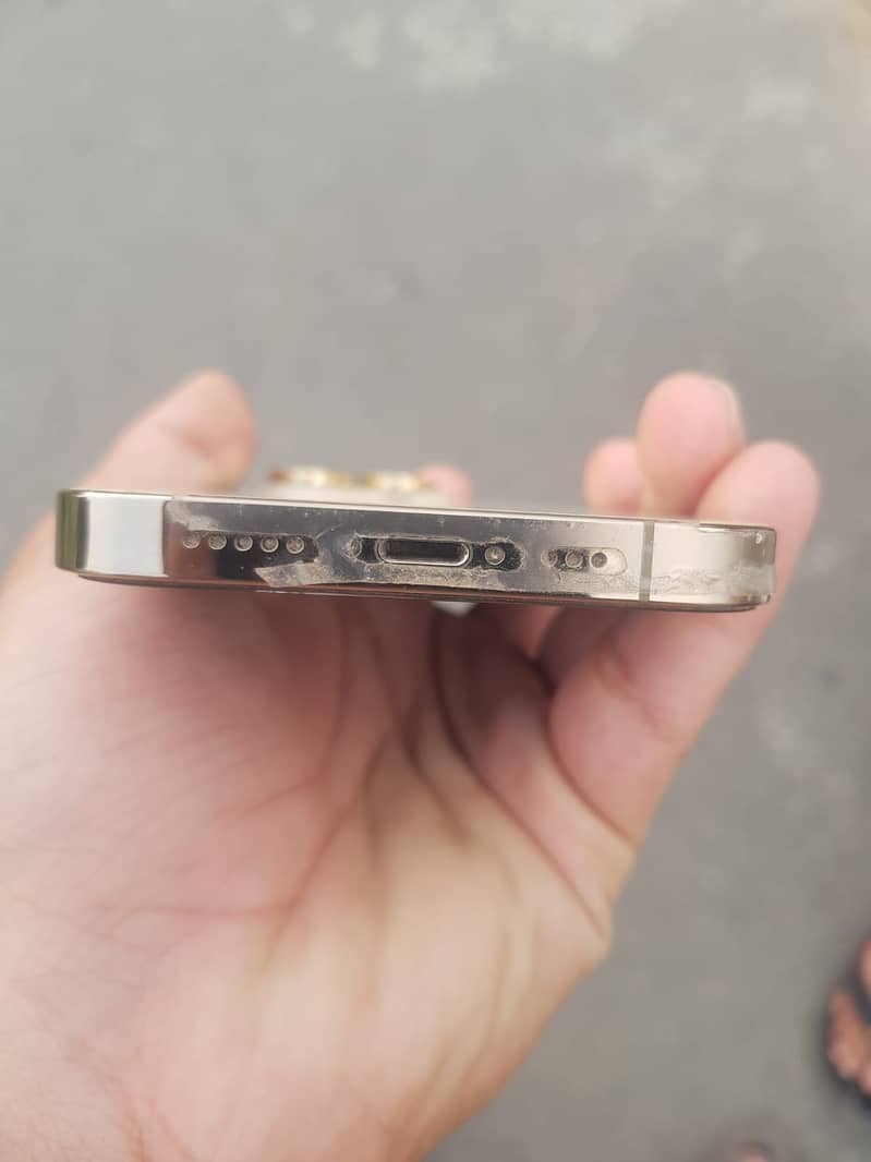 Apple iPhone 14 Pro 4