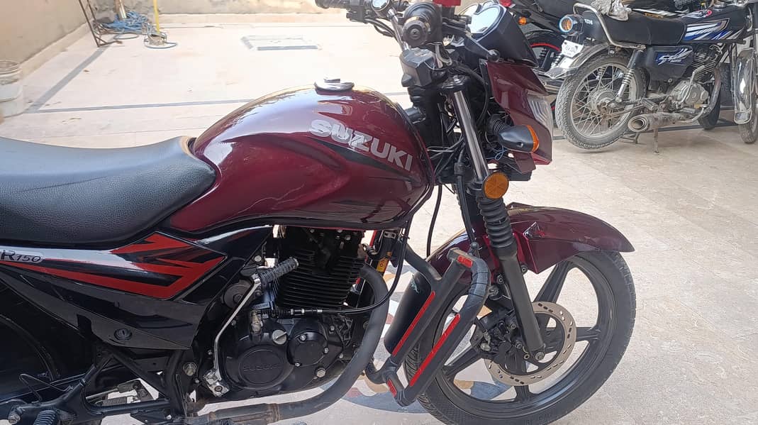 Suzuki GR 150 1