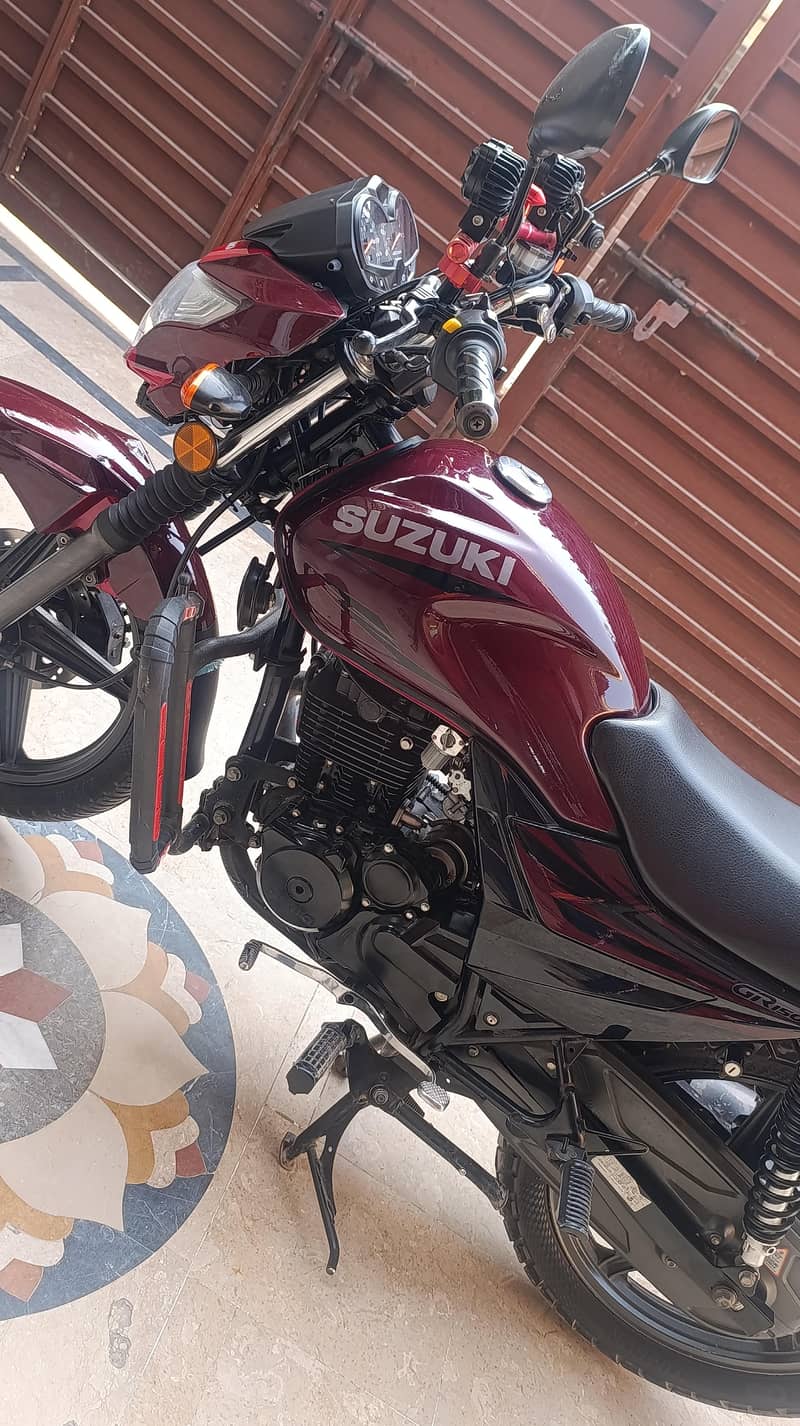 Suzuki GR 150 8