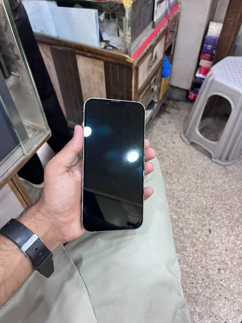 Apple iPhone 13 Pro Max 2