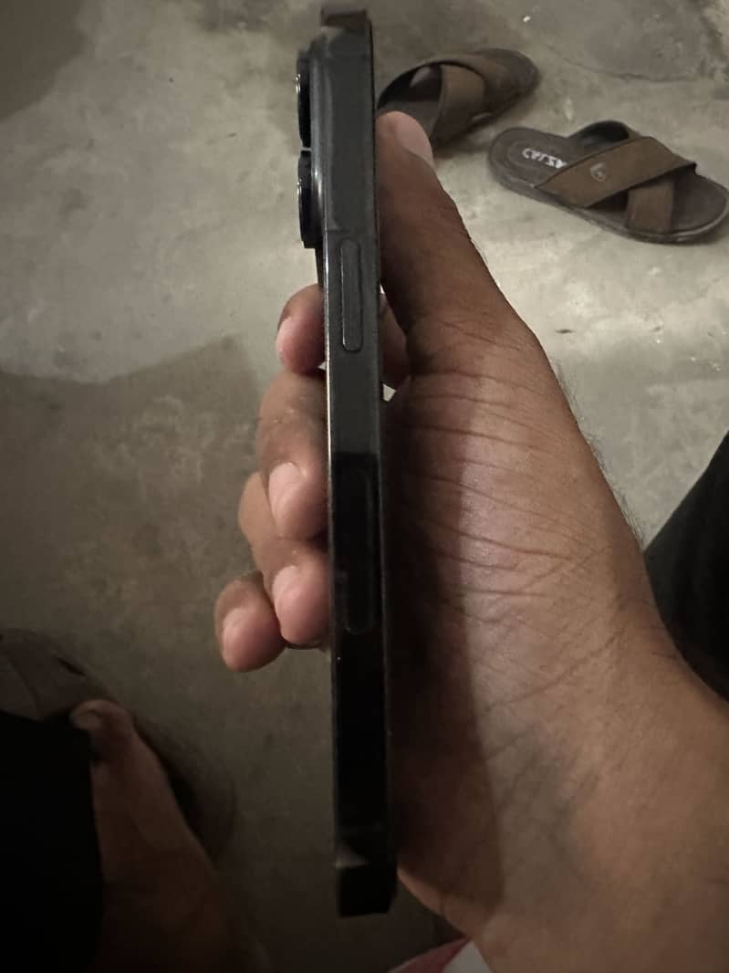 Apple iPhone 14 Pro 2