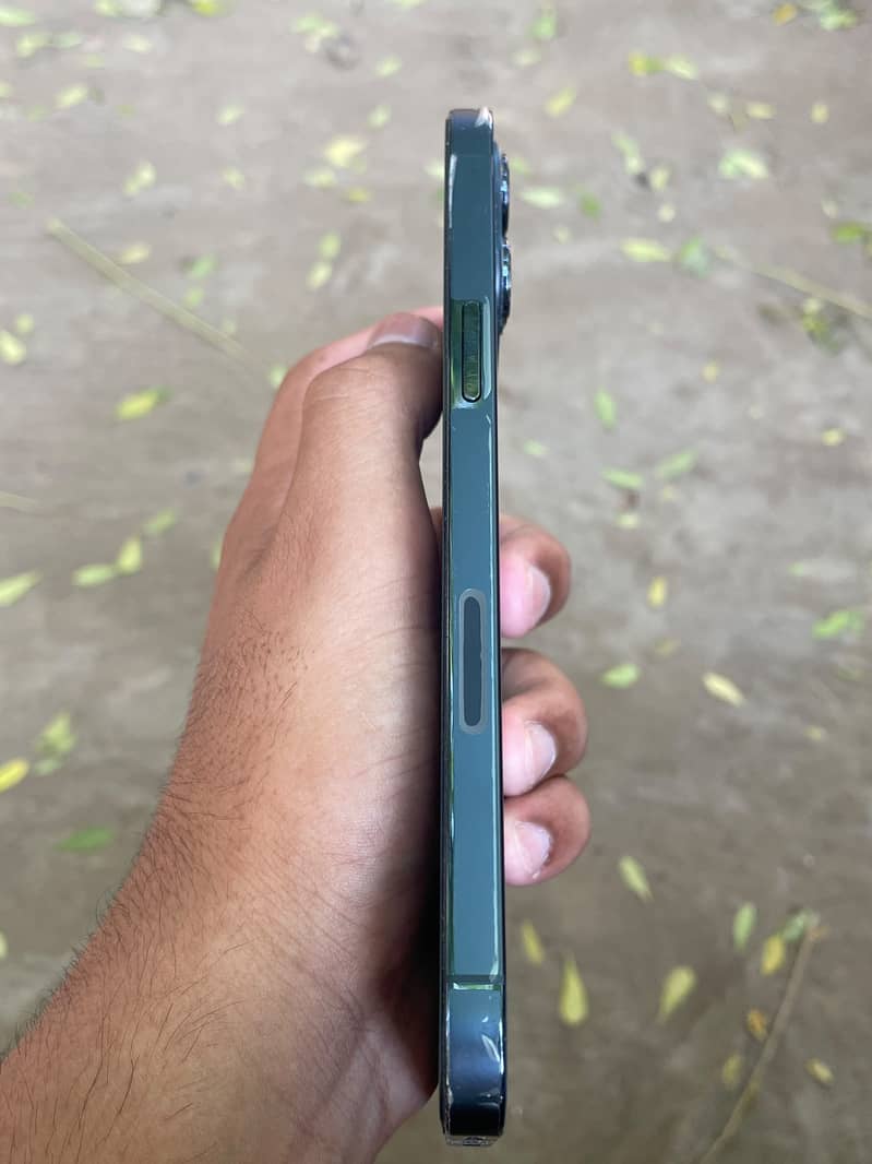 Apple iPhone 12 Pro Max 4
