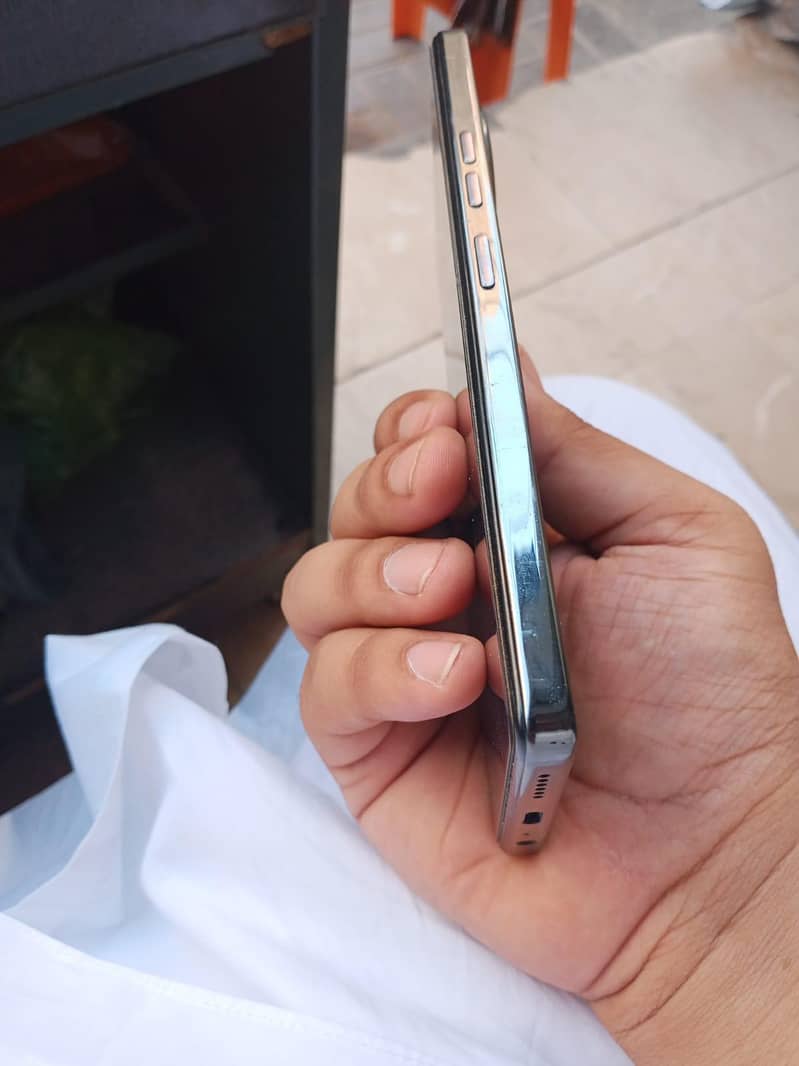 Tecno CAMON 30 0