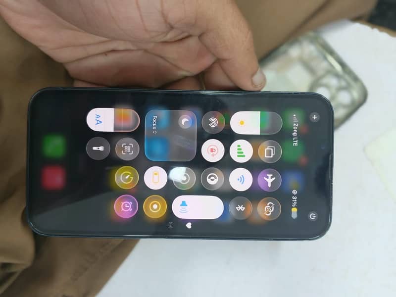 Apple iPhone 13 4