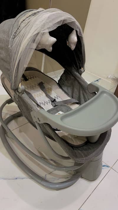 Mastela deluxe 3 in 1 multi function bassinet and swing
