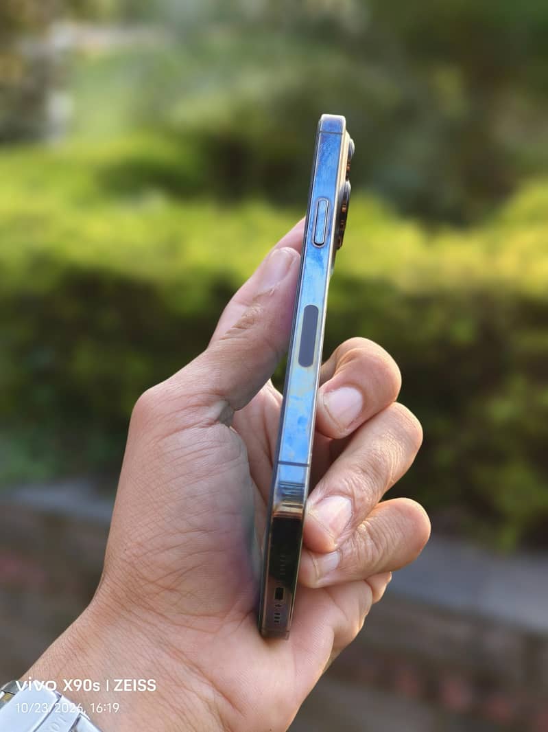 Apple iPhone 13 Pro 2