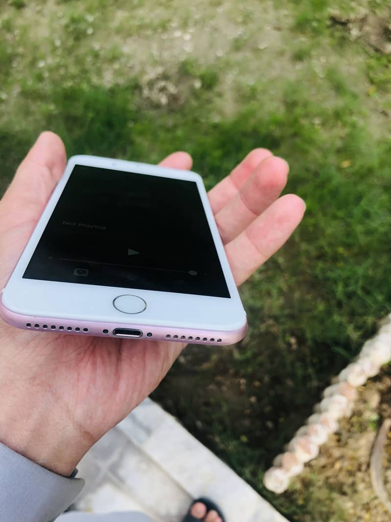 iPhone 7plus 128gb 4