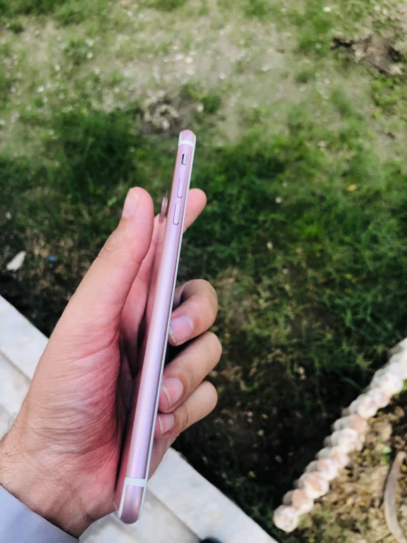 iPhone 7plus 128gb 5
