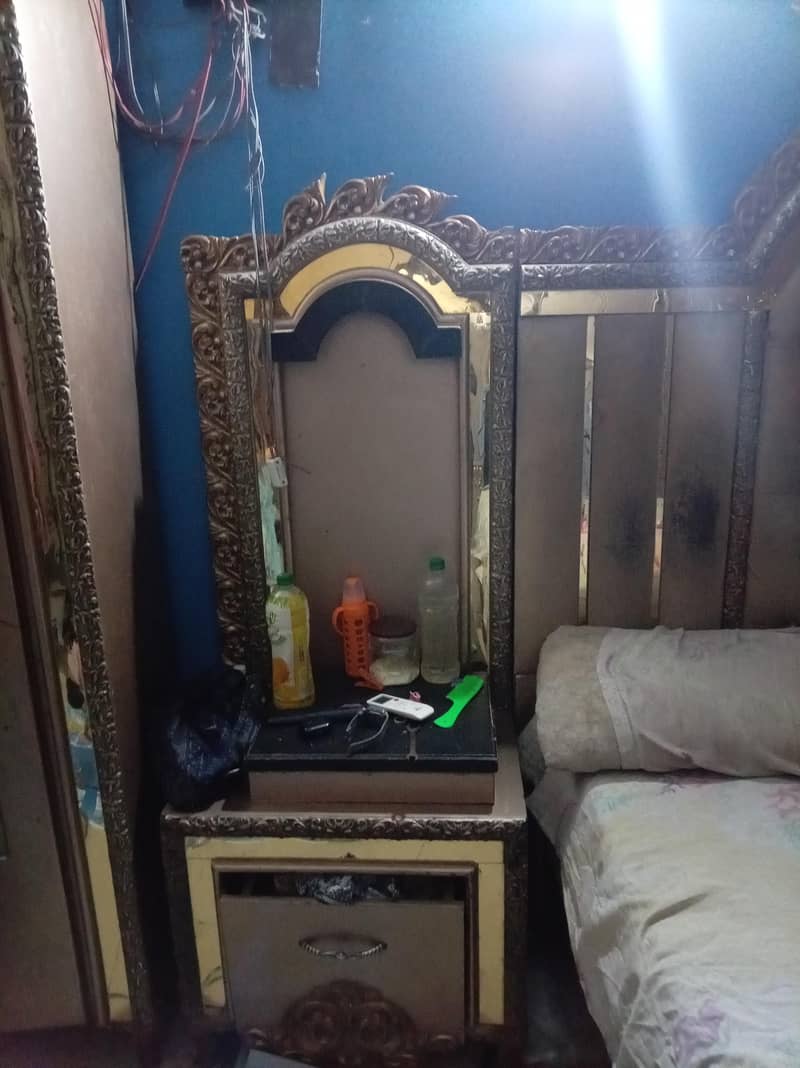 1 sleeping bad , darasingtable devider 1