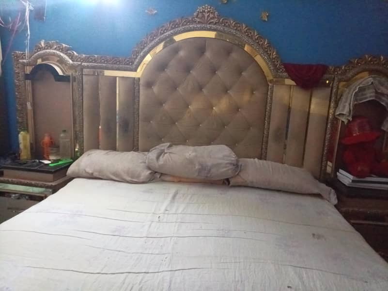 1 sleeping bad , darasingtable devider 2