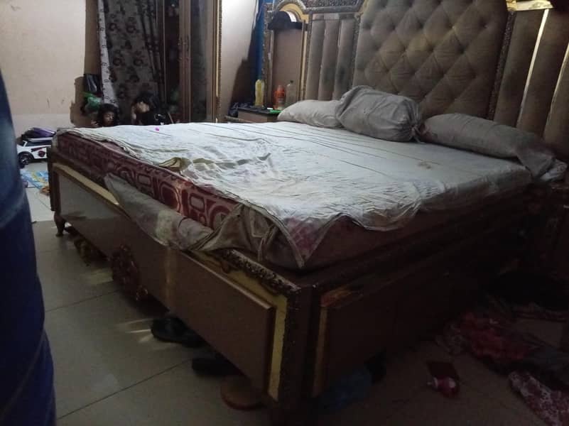 1 sleeping bad , darasingtable devider 3