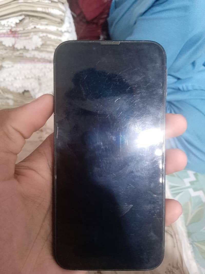 Apple iPhone 13 4