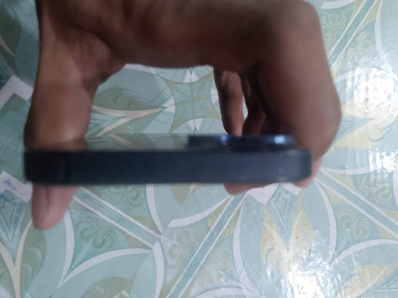 Apple iPhone 13 5