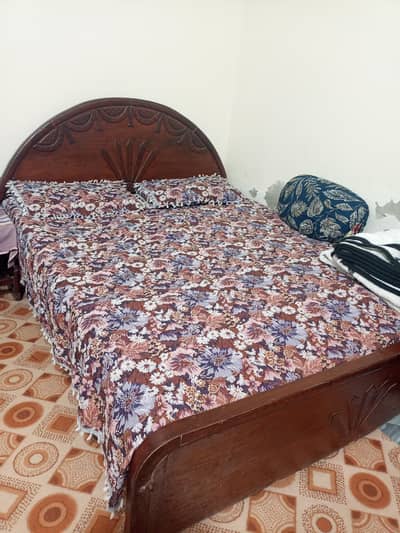 doubble bed with mattress and showcas