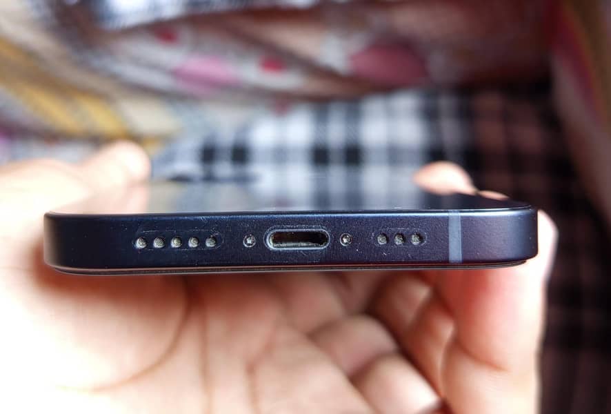 Apple iPhone 12 4