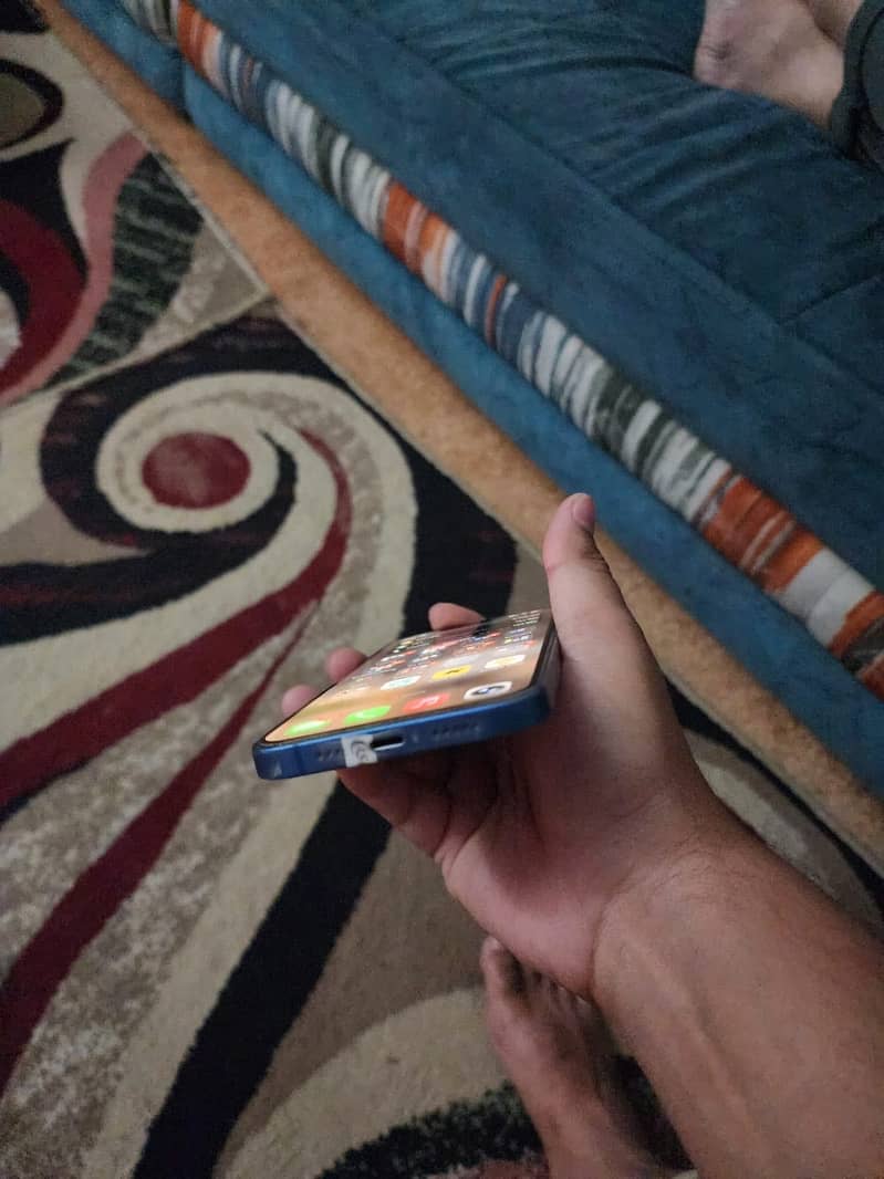 Apple iPhone 13 4