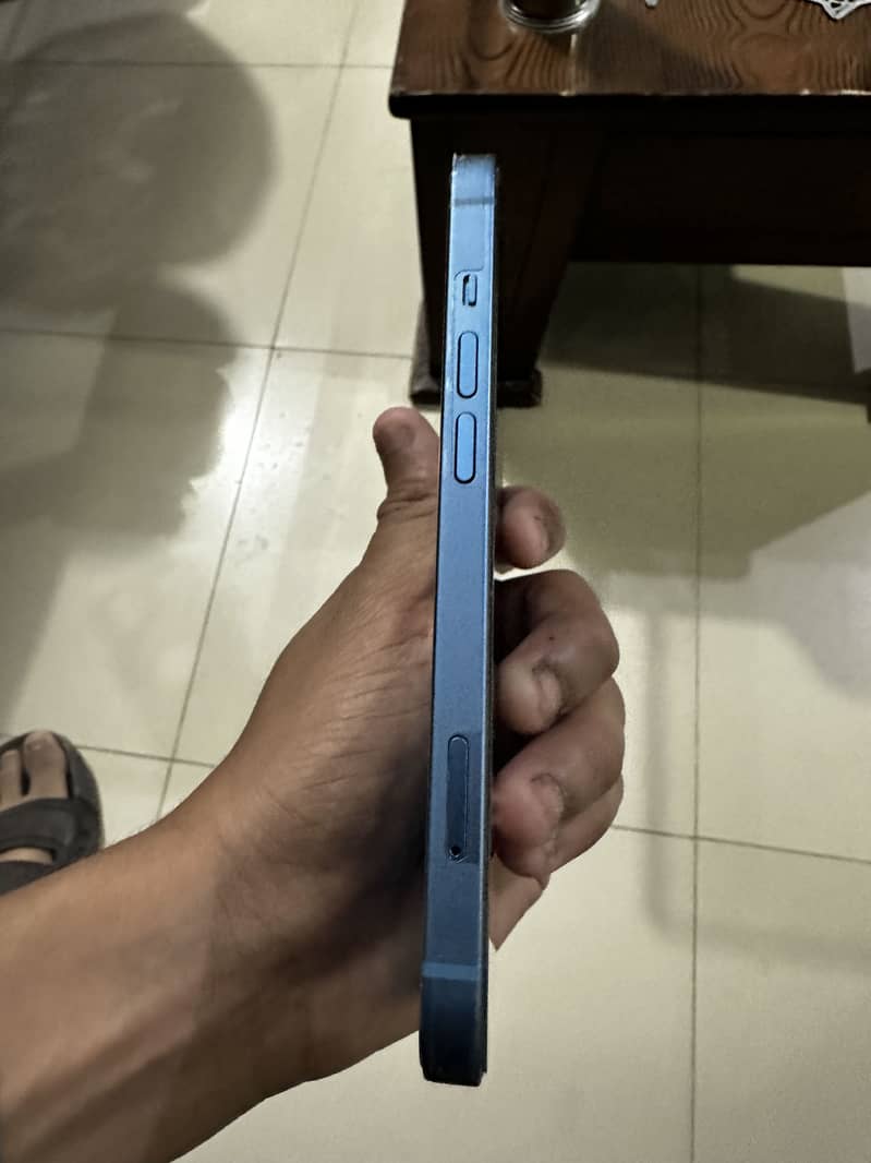 Apple iPhone 13 5