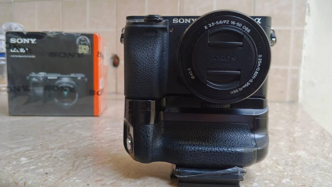 SONY CAMERA A 6400 0