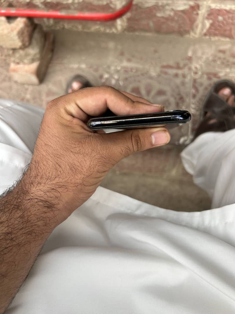 Apple iPhone XS Max 1