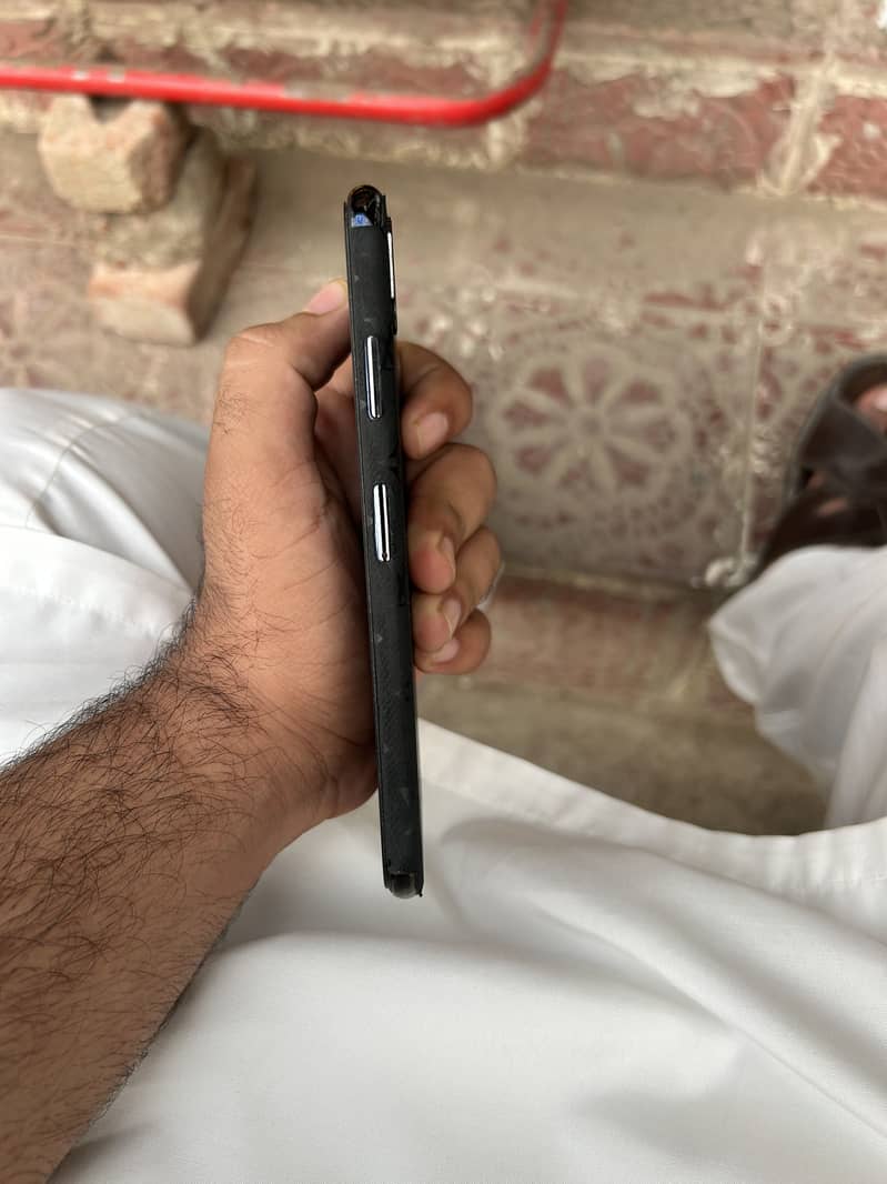 Apple iPhone XS Max 3