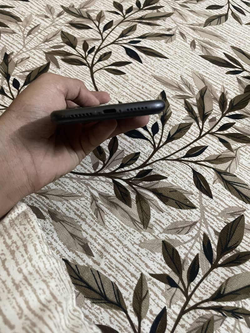 Apple iPhone 11 5