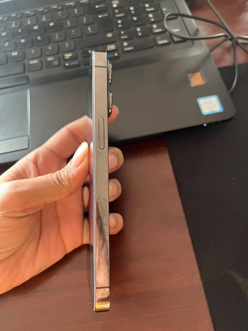 Apple iPhone 13 Pro 4