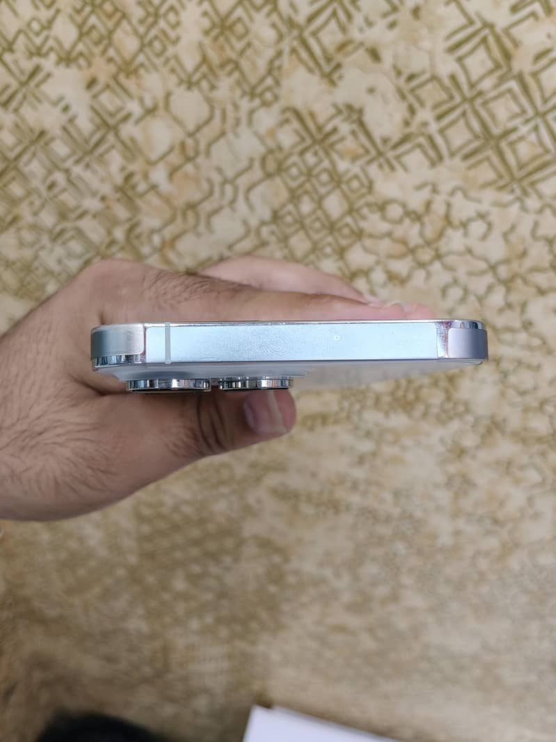 Apple iPhone 14 Pro Max 2