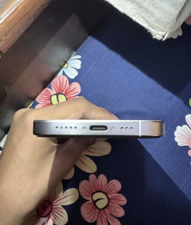 Apple iPhone 15 Pro jv 1