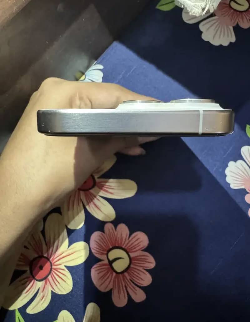 Apple iPhone 15 Pro jv 2
