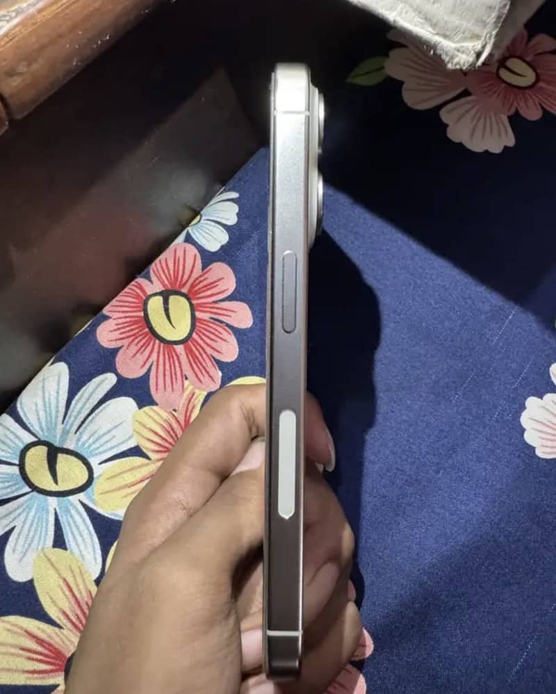 Apple iPhone 15 Pro jv 4