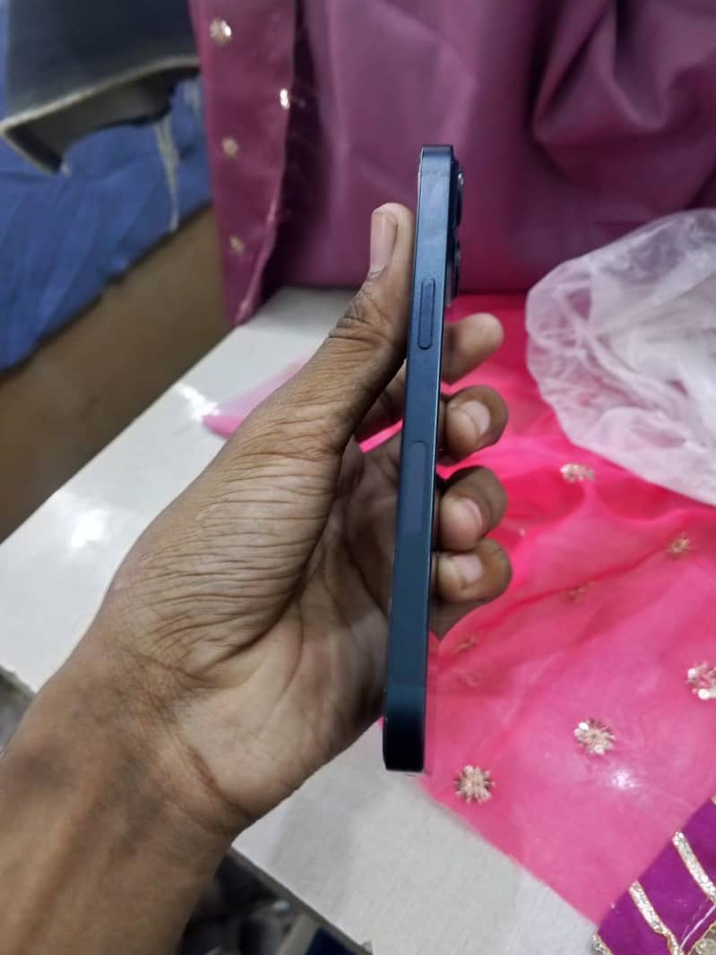 Apple iPhone 13 1