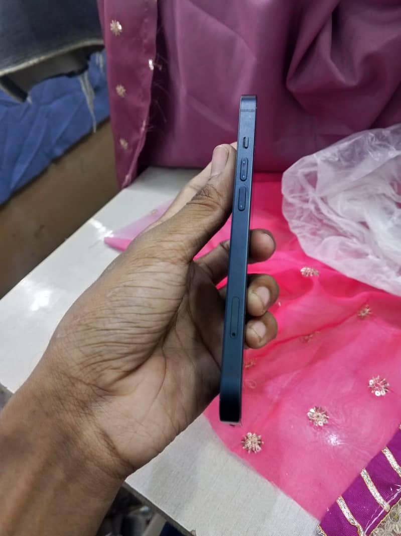 Apple iPhone 13 3