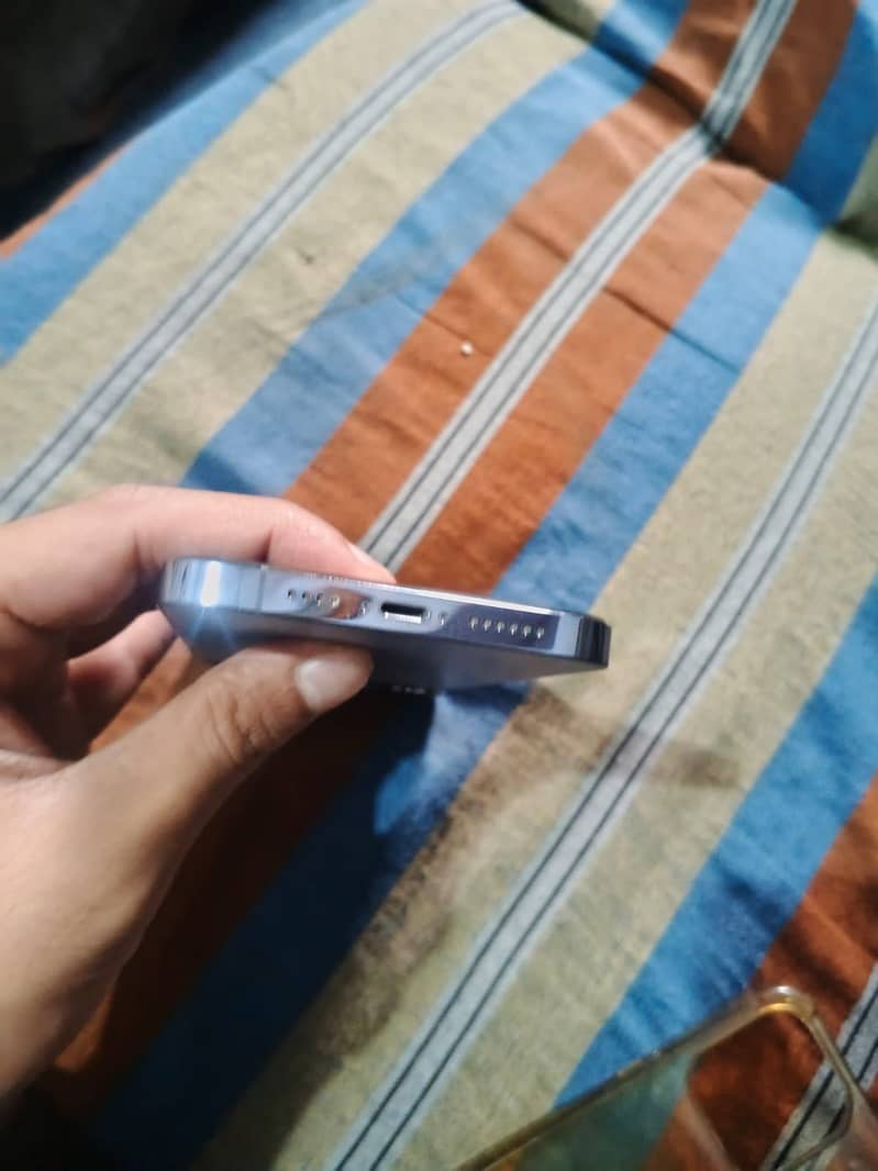 Apple iPhone 13 Pro Max 4