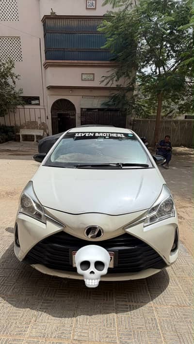 Toyota vitz 2018/2022 registered | pearl white | Excellent condition
